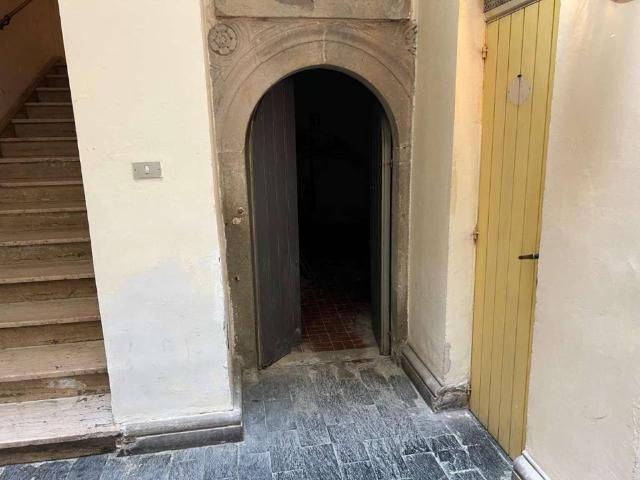 Locale Commerciale in vendita a Izzalini, Umbria