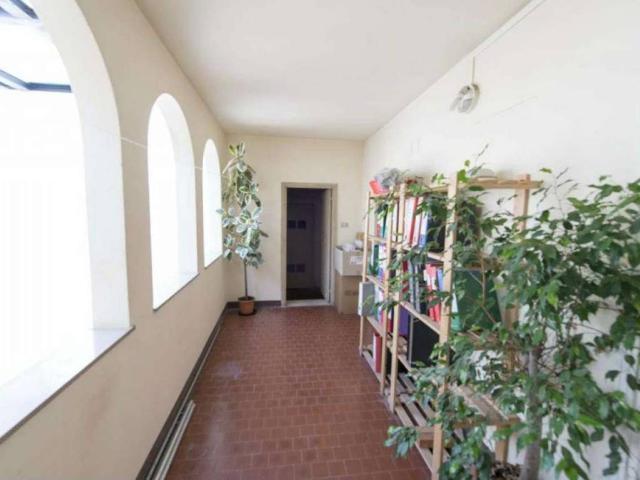 Locale Commerciale in vendita a Izzalini, Umbria