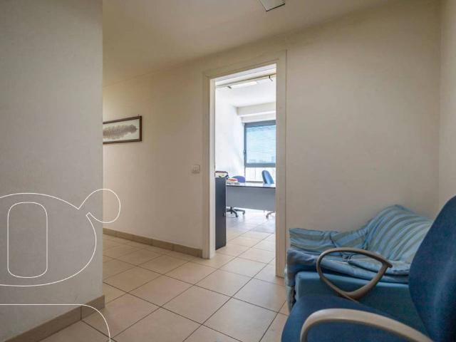 Locale Commerciale in vendita a Ponterio-Pian di Porto, Izzalini