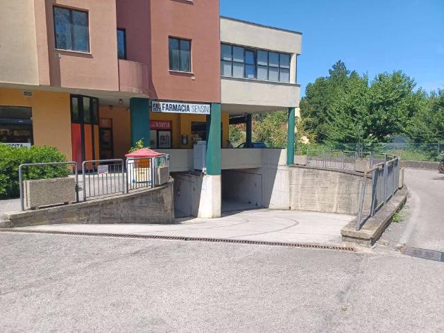 Locale Commerciale in vendita a Ponterio-Pian di Porto, Izzalini