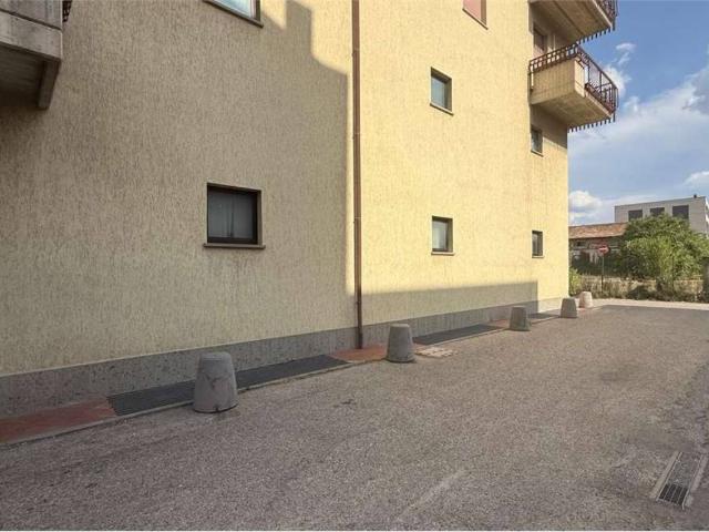 Locale Commerciale in vendita a Ponterio-Pian di Porto, Izzalini