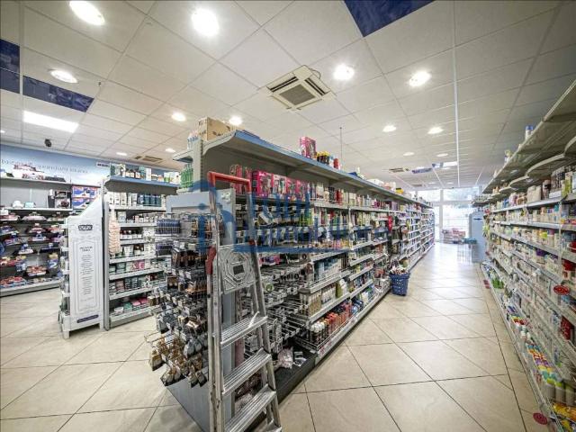 Locale Commerciale in vendita a Izzalini, Umbria