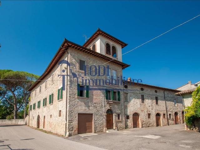 Locale Commerciale in vendita a Ponterio-Pian di Porto, Izzalini