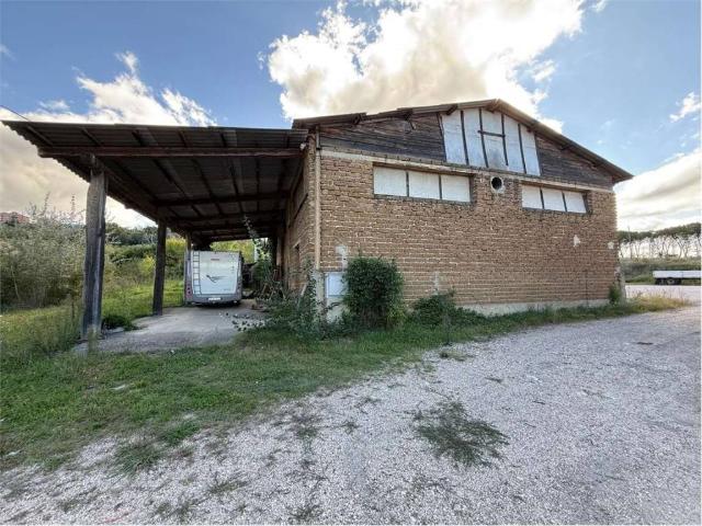 Locale Commerciale in vendita a Izzalini, Umbria
