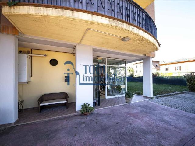 Locale Commerciale in vendita a Izzalini, Umbria