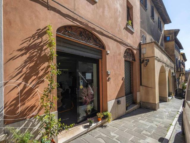 Locale Commerciale in vendita a Izzalini, Umbria