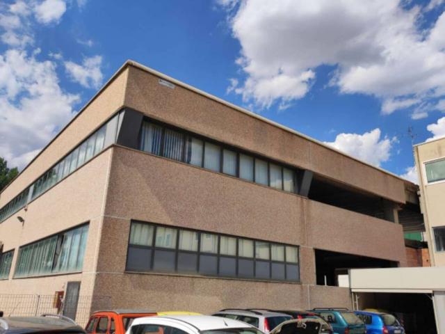 Locale Commerciale in vendita a Ponterio-Pian di Porto, Izzalini
