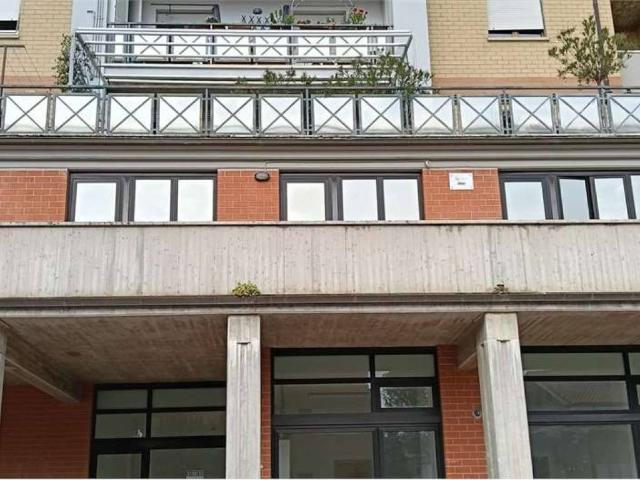 Locale Commerciale in vendita a Tolentino, Macerata