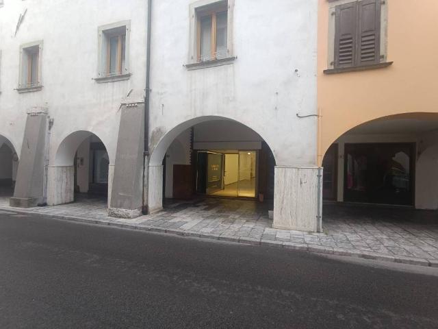 Locale Commerciale in vendita a Tolmezzo, Friuli-Venezia Giulia