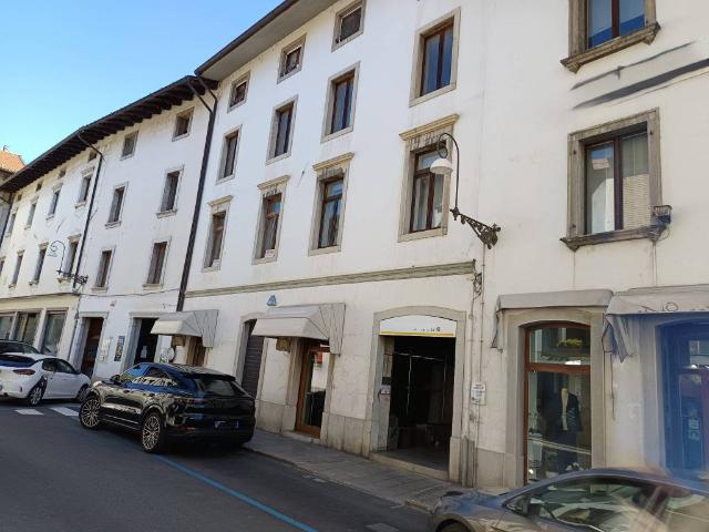 Locale Commerciale in vendita a Tolmezzo, Friuli-Venezia Giulia