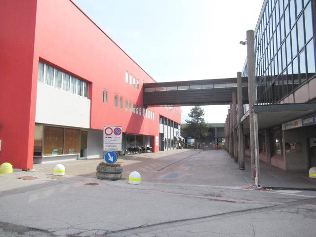 Locale Commerciale in vendita a Tolmezzo, Friuli-Venezia Giulia