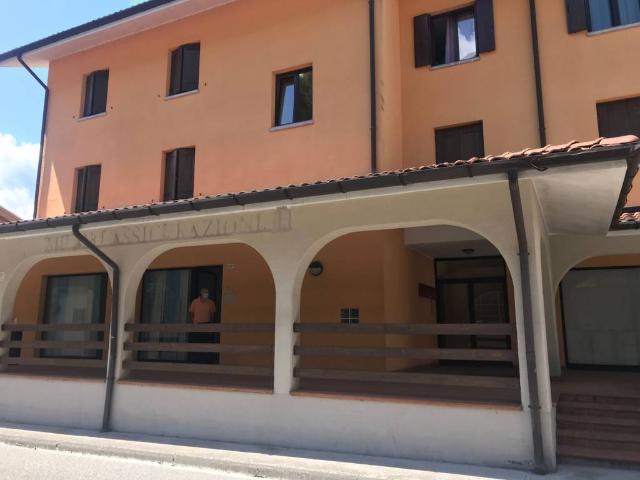 Locale Commerciale in vendita a Tolmezzo, Friuli-Venezia Giulia
