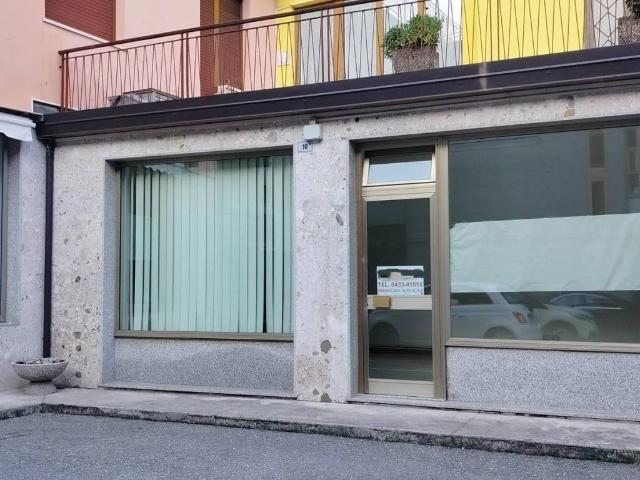 Locale Commerciale in vendita a Tolmezzo, Friuli-Venezia Giulia