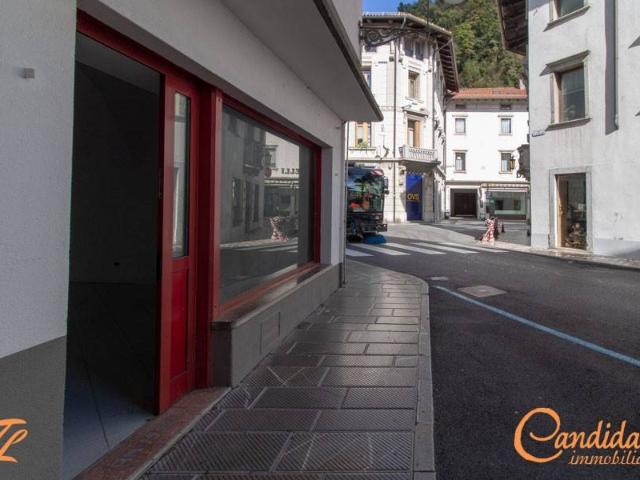 Locale Commerciale in vendita a Tolmezzo, Friuli-Venezia Giulia