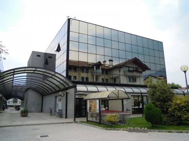 Locale Commerciale in vendita a Tolmezzo, Friuli-Venezia Giulia