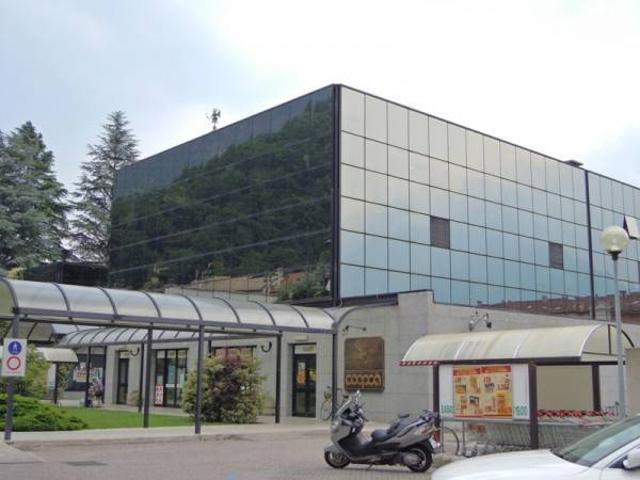 Locale Commerciale in vendita a Tolmezzo, Friuli-Venezia Giulia