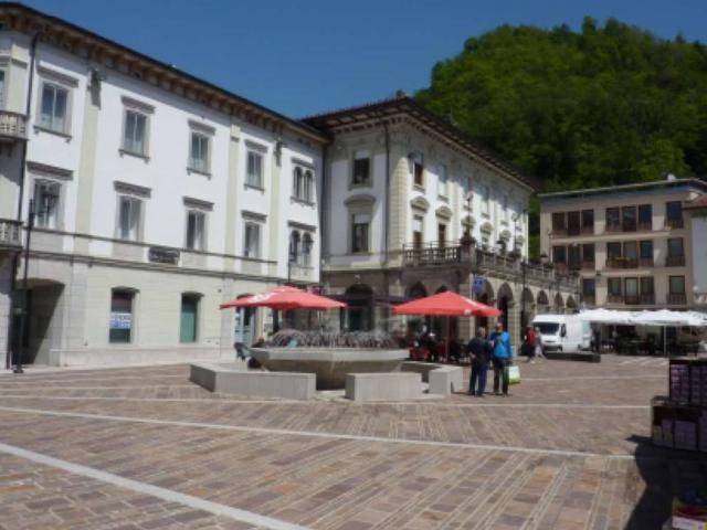 Locale Commerciale in vendita a Tolmezzo, Friuli-Venezia Giulia