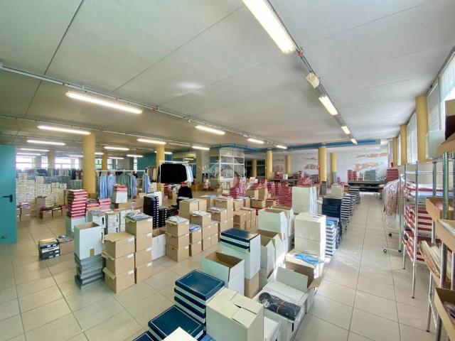Locale Commerciale in vendita a Tombolo, Veneto
