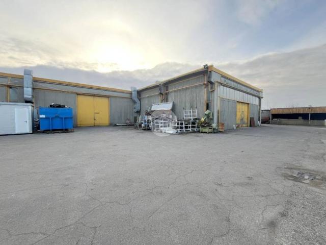 Locale Commerciale in vendita a Torbole Casaglia, Lombardia