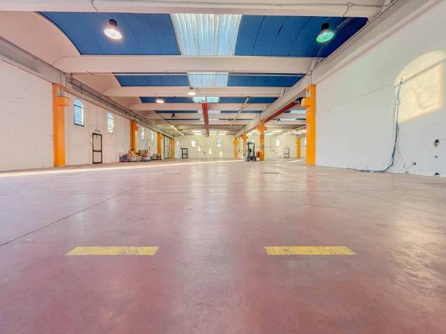 Locale Commerciale in vendita a Torbole Casaglia, Lombardia