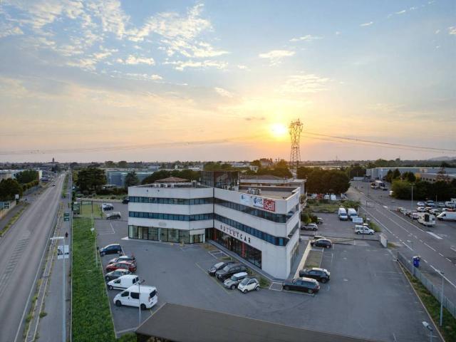Locale Commerciale in vendita a Torbole Casaglia, Lombardia
