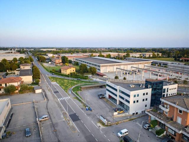 Locale Commerciale in vendita a Torbole Casaglia, Lombardia