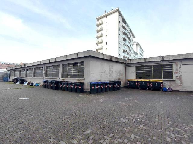 Locale Commerciale in vendita a Circoscrizione 7, Piemonte
