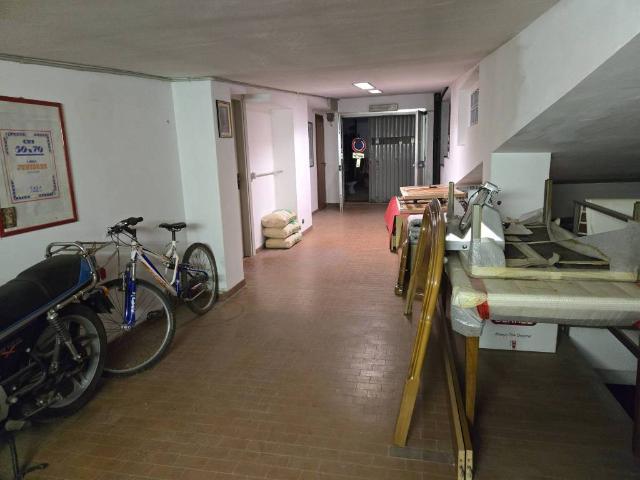 Locale Commerciale in vendita a Circoscrizione 8, Piemonte