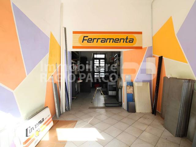 Locale Commerciale in vendita a Circoscrizione 6, Piemonte