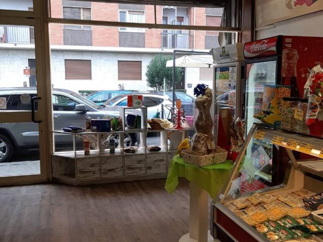 Locale Commerciale in vendita a Circoscrizione 5, Piemonte