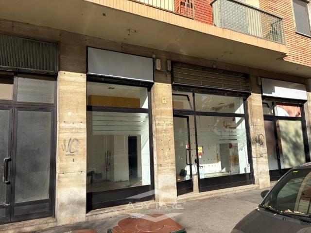 Locale Commerciale in vendita a Circoscrizione 8, Piemonte