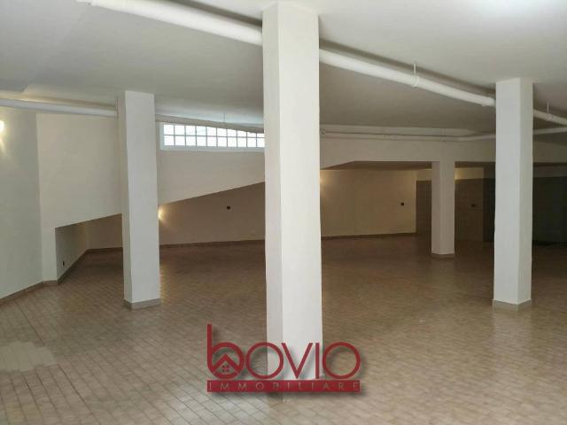 Locale Commerciale in vendita a Circoscrizione 7, Piemonte