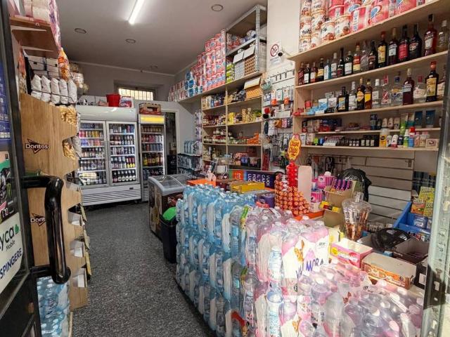 Locale Commerciale in vendita a Circoscrizione 1, Piemonte