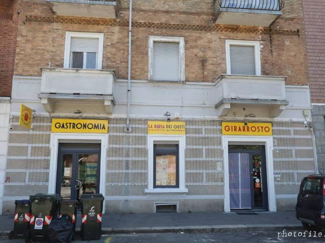 Locale Commerciale in vendita a Circoscrizione 4, Piemonte