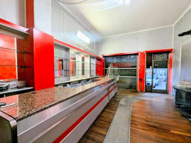 Locale Commerciale in vendita a Cavoretto, Piemonte