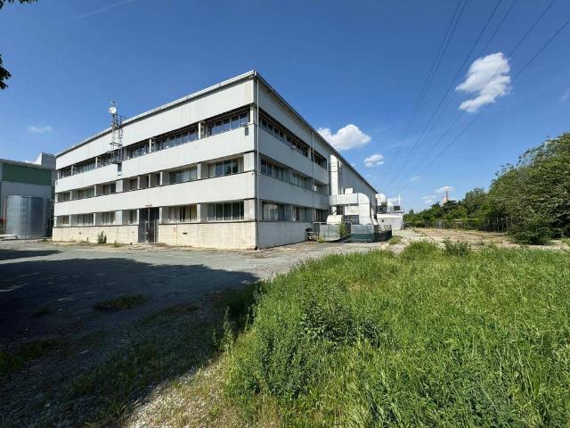 Locale Commerciale in vendita a Circoscrizione 2, Piemonte