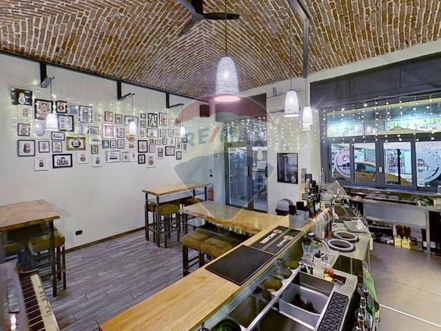 Locale Commerciale in vendita a Circoscrizione 8, Piemonte