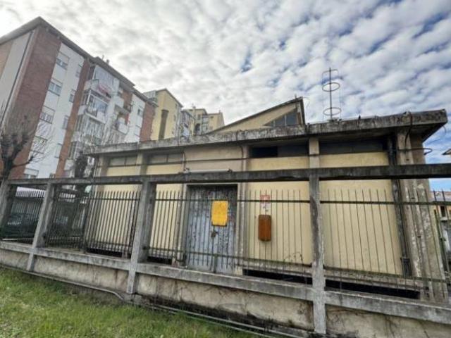 Locale Commerciale in vendita a Circoscrizione 6, Piemonte