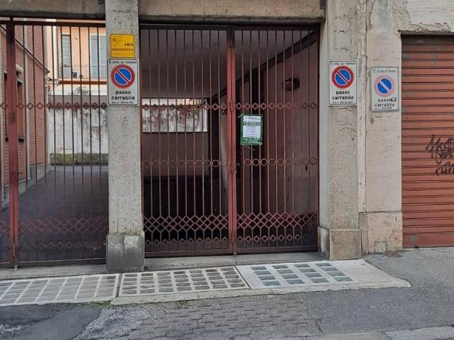 Locale Commerciale in vendita a Circoscrizione 8, Piemonte