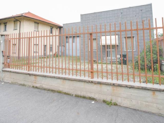 Locale Commerciale in vendita a Bertolla, Piemonte
