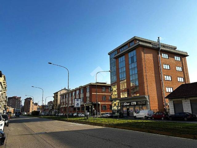 Locale Commerciale in vendita a Circoscrizione 5, Piemonte