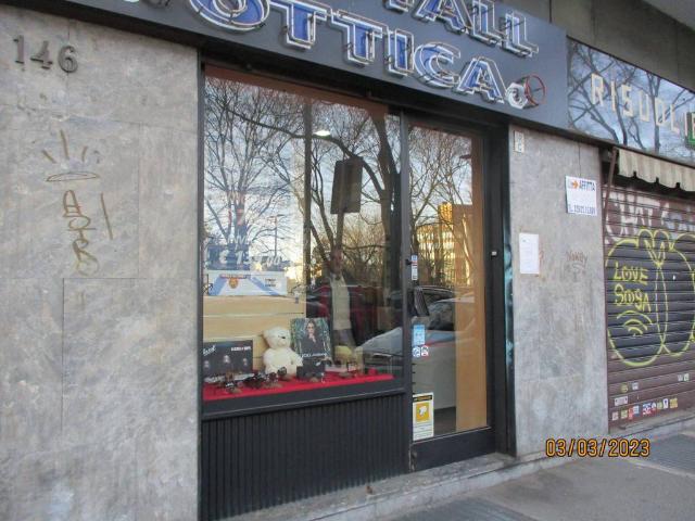 Locale Commerciale in vendita a Circoscrizione 3, Piemonte
