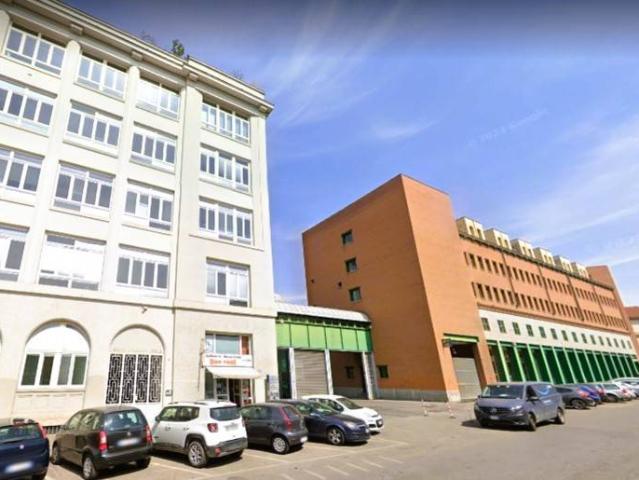 Locale Commerciale in vendita a Circoscrizione 7, Piemonte