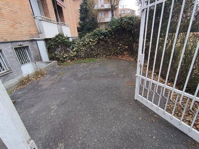 Locale Commerciale in vendita a Circoscrizione 4, Piemonte