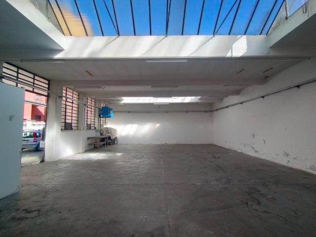 Locale Commerciale in vendita a Circoscrizione 6, Piemonte