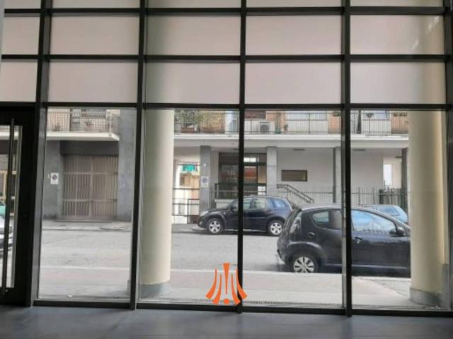 Locale Commerciale in vendita a Circoscrizione 3, Piemonte