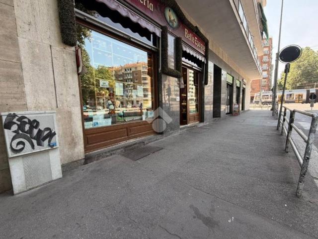 Locale Commerciale in vendita a Circoscrizione 4, Piemonte