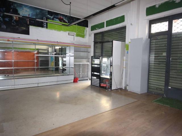 Locale Commerciale in vendita a Circoscrizione 3, Piemonte