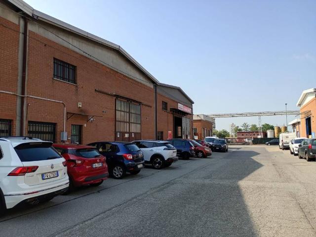 Locale Commerciale in vendita a Circoscrizione 6, Piemonte