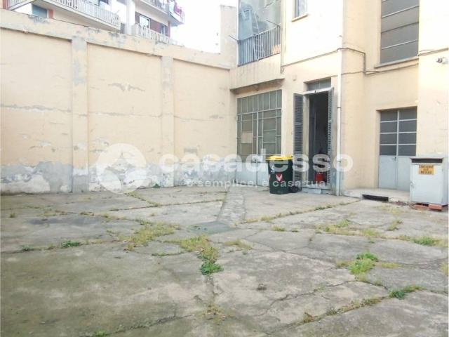 Locale Commerciale in vendita a Circoscrizione 2, Piemonte